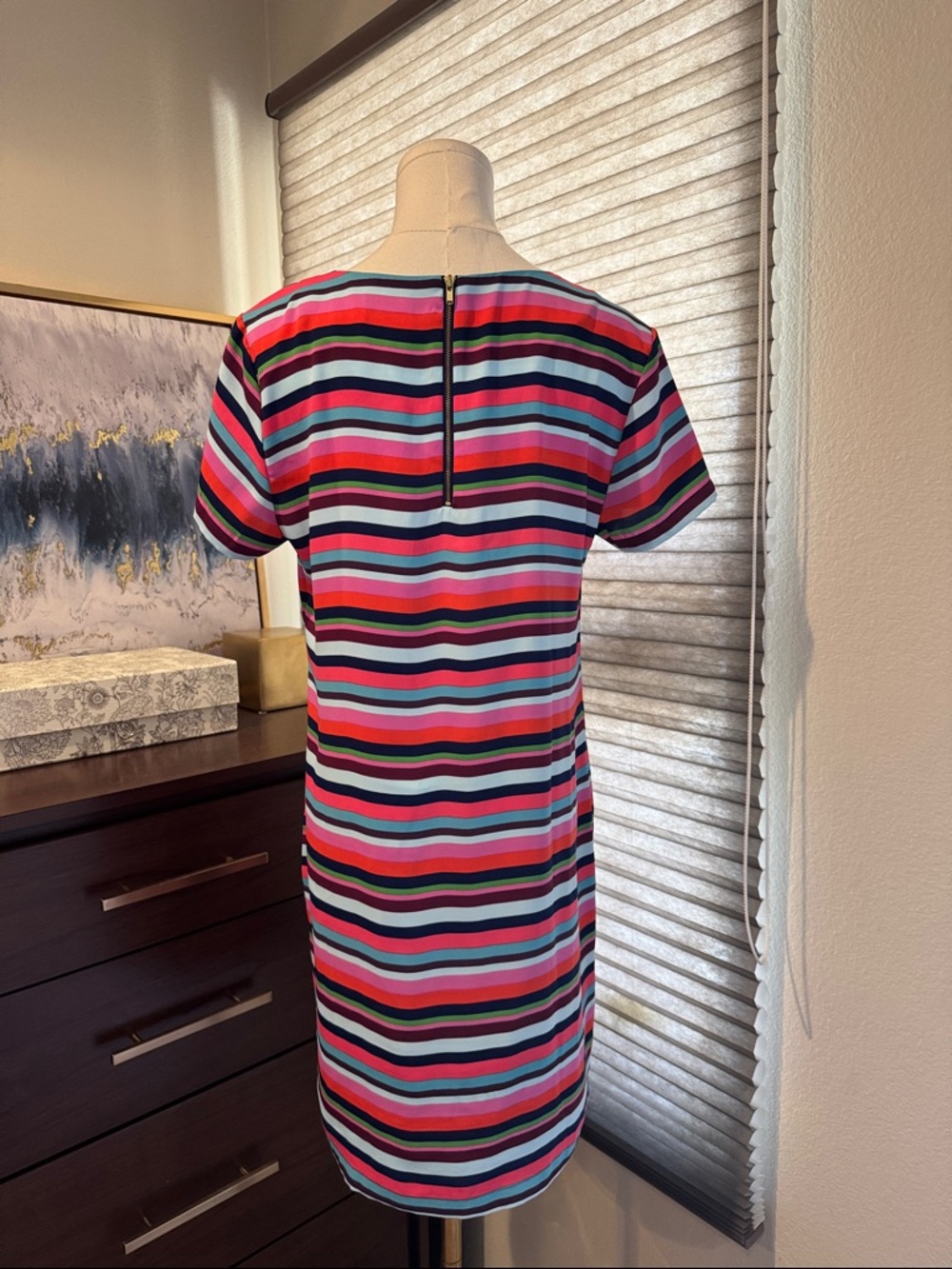 Cynthia Rowley Multicolor Striped Short-Sleeve Shift Dress. Size 6 - Picture 4 of 5
